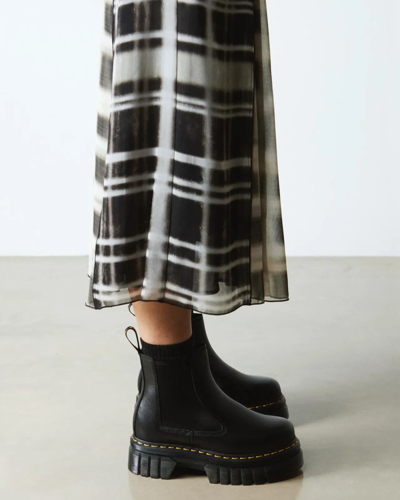 Dr. Martens Audrick Nappa Lux Leren Platform Chelsea Boots^GIFTS Platform Laarzen|Enkellaarzen