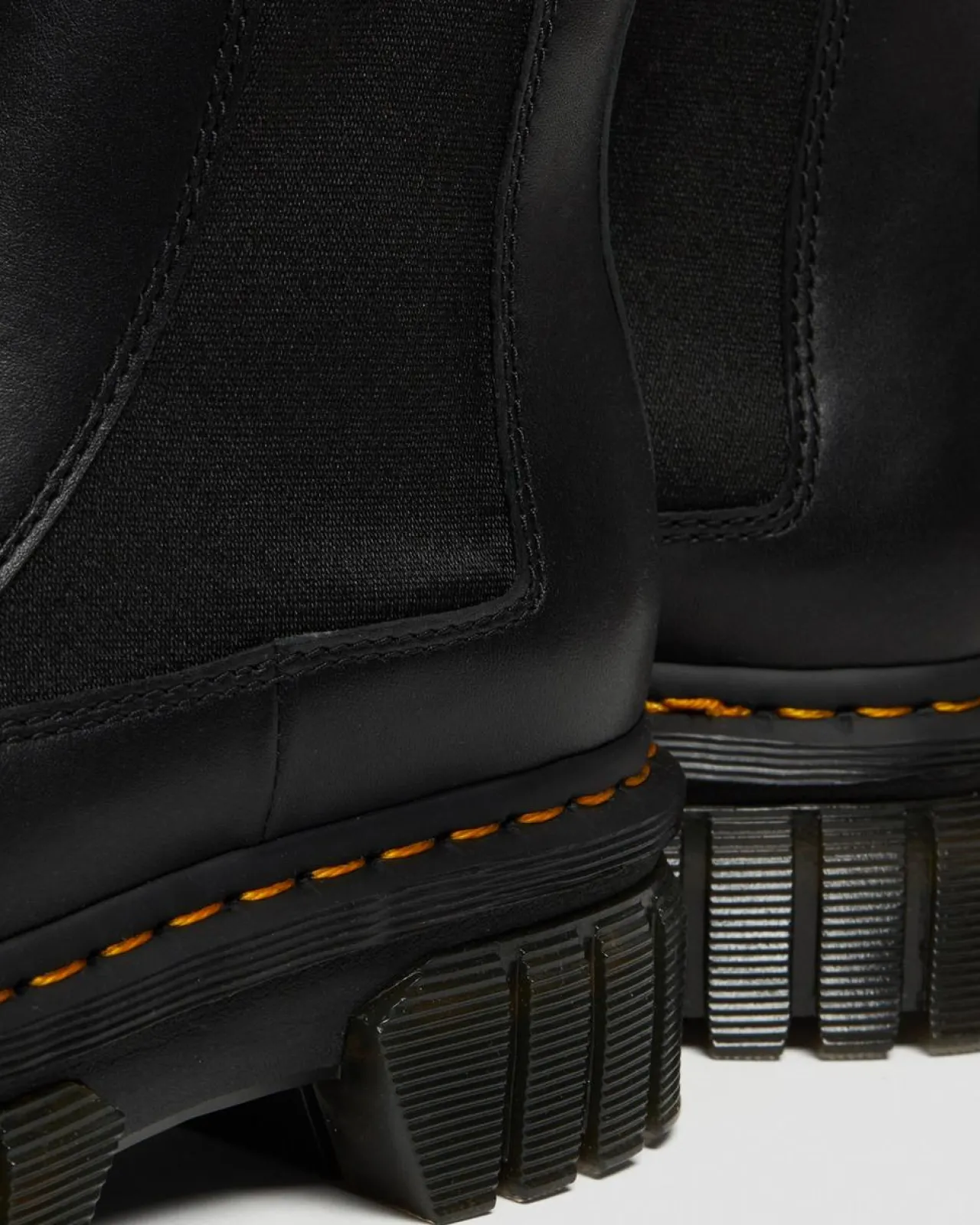 Dr. Martens Audrick Nappa Lux Leren Platform Chelsea Boots^GIFTS Platform Laarzen|Enkellaarzen
