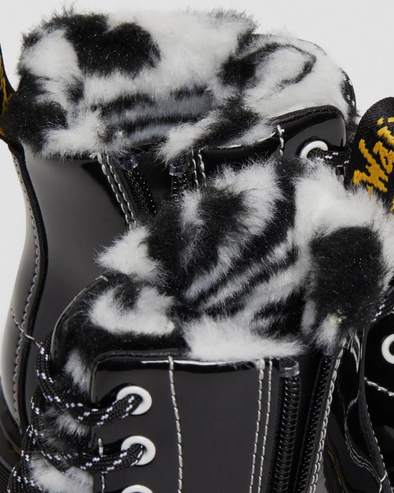 Dr. Martens Junior 1460 Serena Lak met Imitatiebont Gevoerde laarzen^ Sale Voor Kinderen