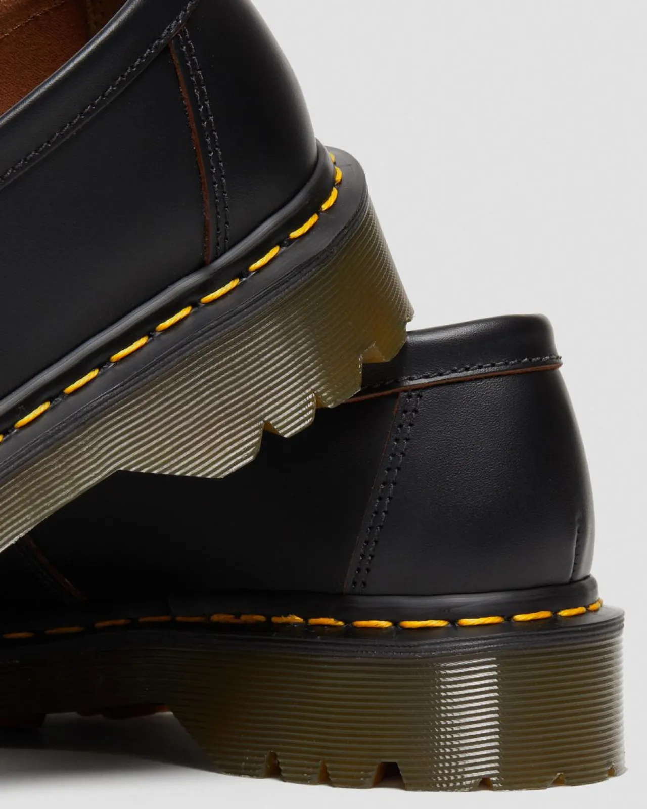 Dr. Martens Penton Bex Gele Steek Quilon Leren Loafers^UNISEX Made In England|Made In England Schoenen