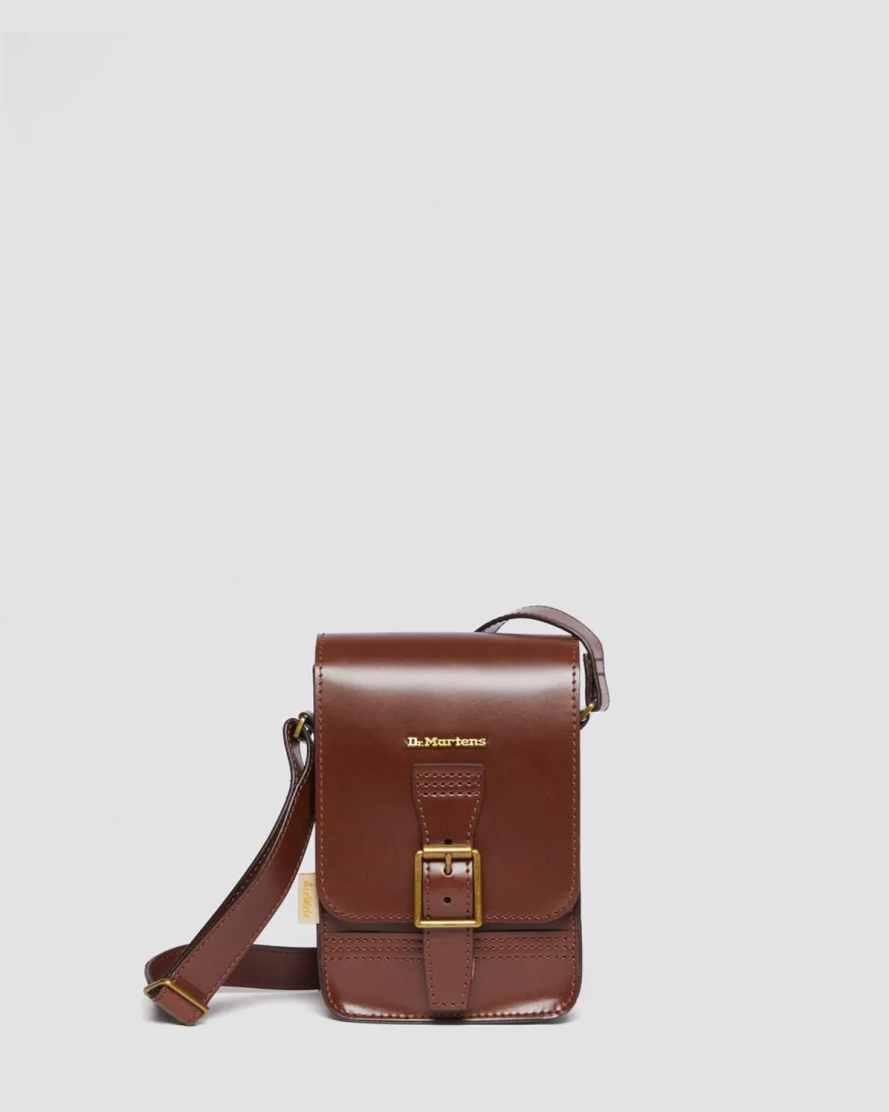 Dr. Martens Vegan Reporter VERTICALE SCHOUDERTAS in Lichtbruin^ACCESSORIES Accessoires Sale|Tassen